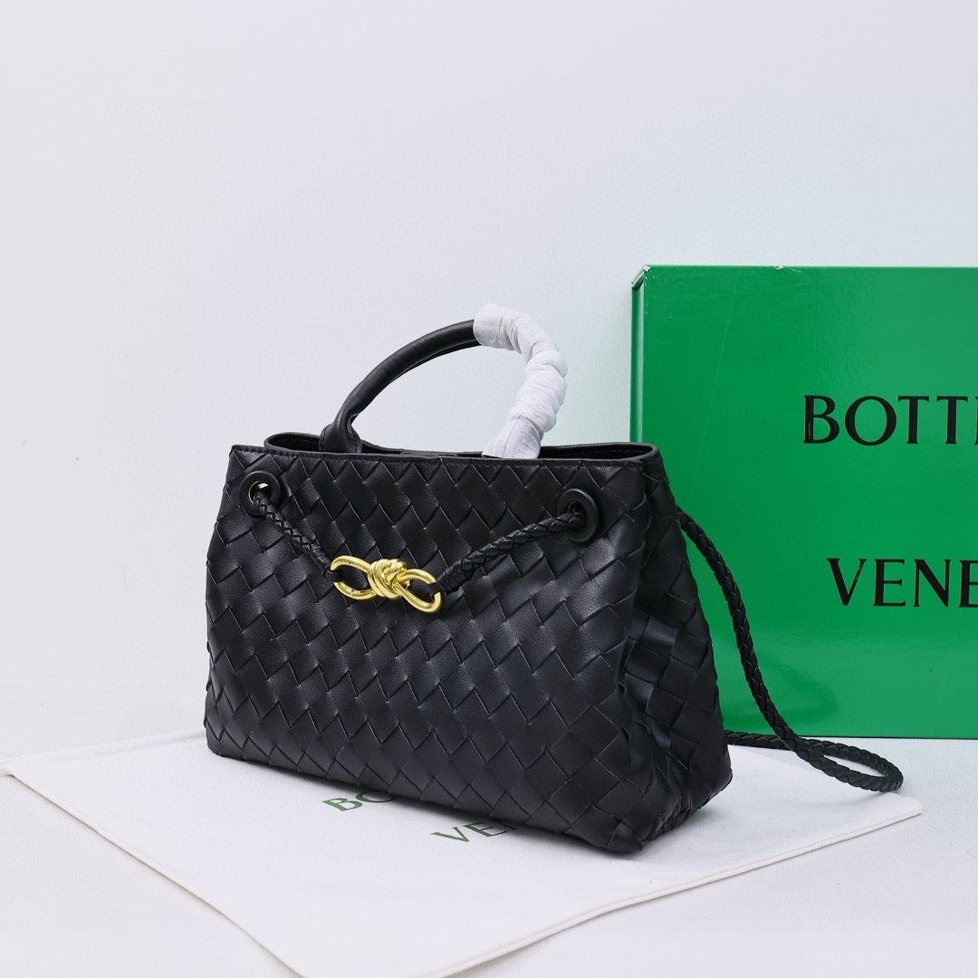 '- Bottega Veneta Small Andiamo leather bag 💚