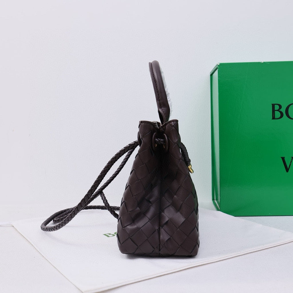 '- Bottega Veneta Small Andiamo leather bag 💚