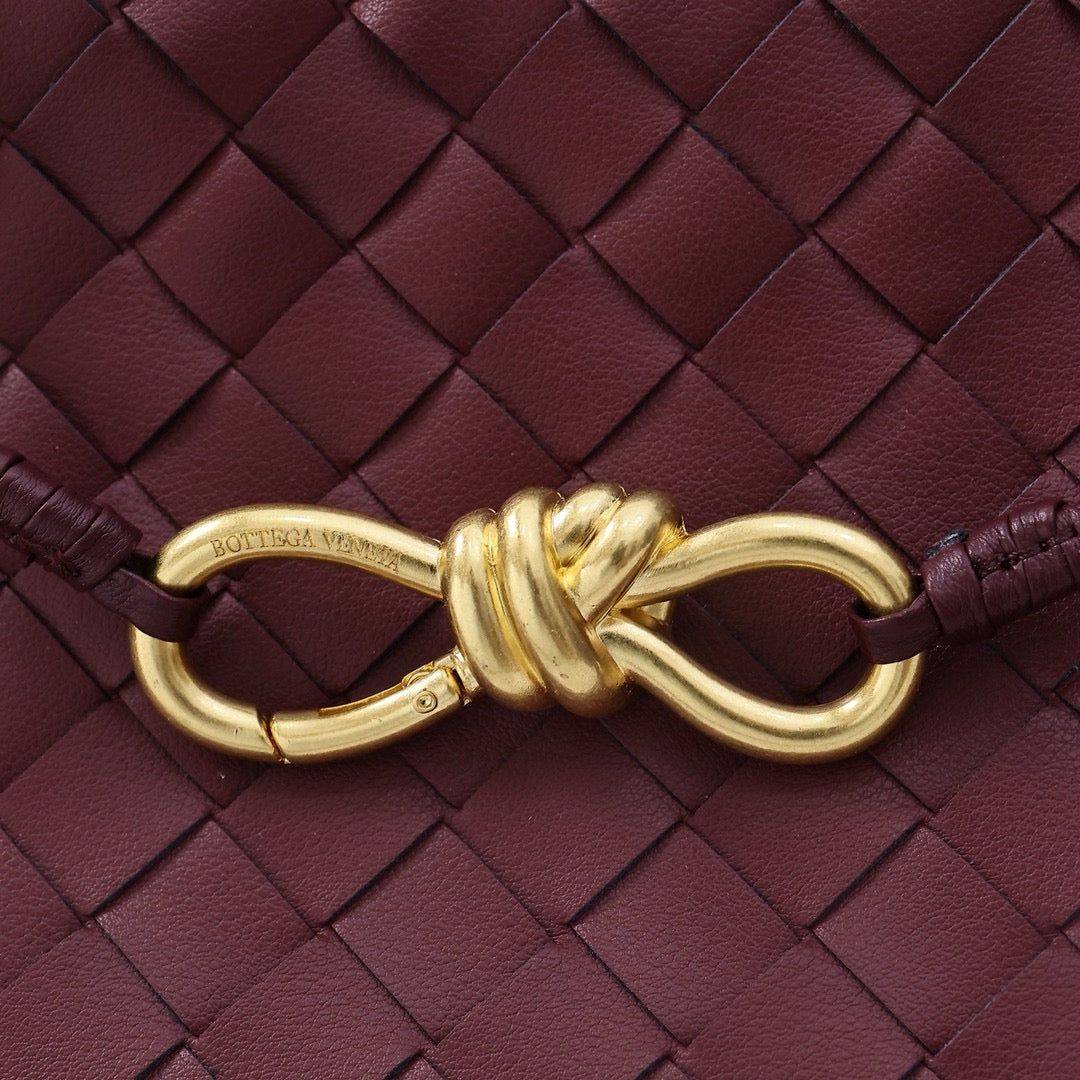 '- Bottega Veneta Small Andiamo leather bag 💚