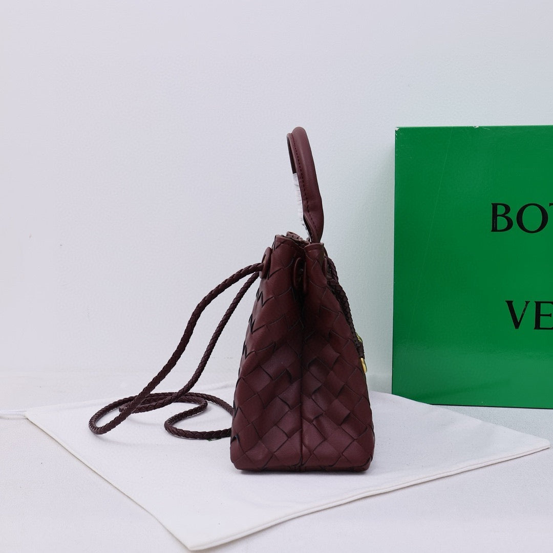 '- Bottega Veneta Small Andiamo leather bag 💚