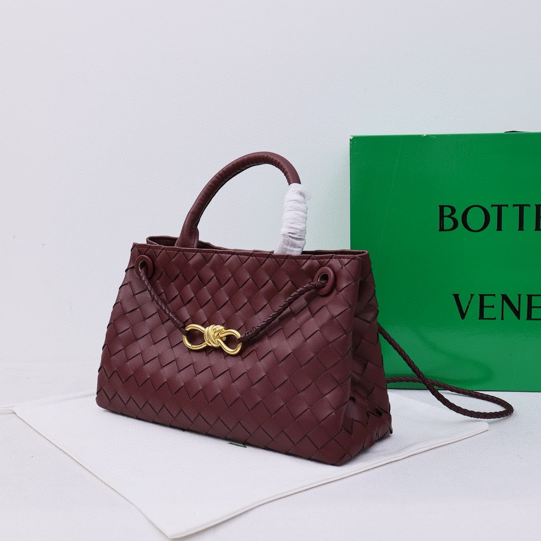 '- Bottega Veneta Small Andiamo leather bag 💚