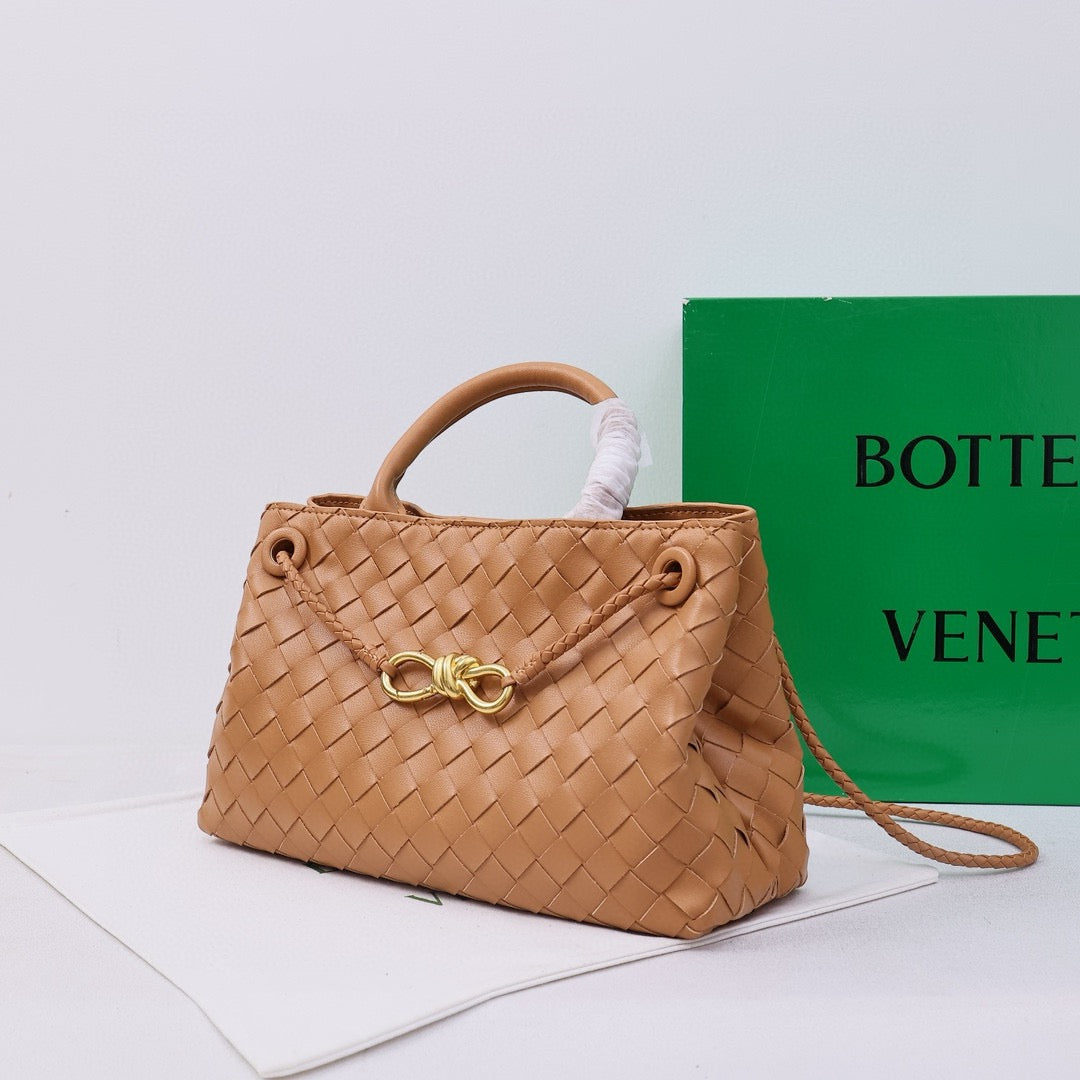 '- Bottega Veneta Small Andiamo leather bag 💚