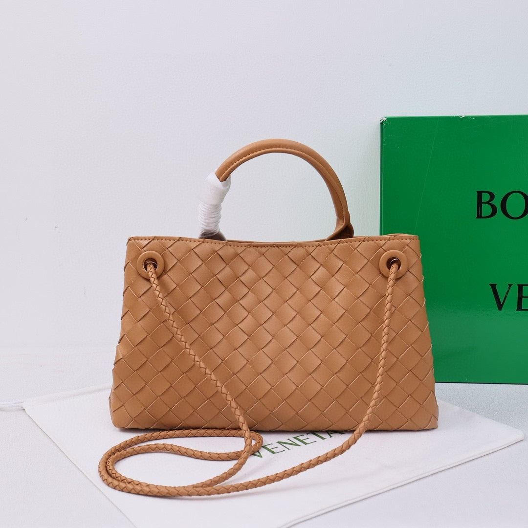 '- Bottega Veneta Small Andiamo leather bag 💚