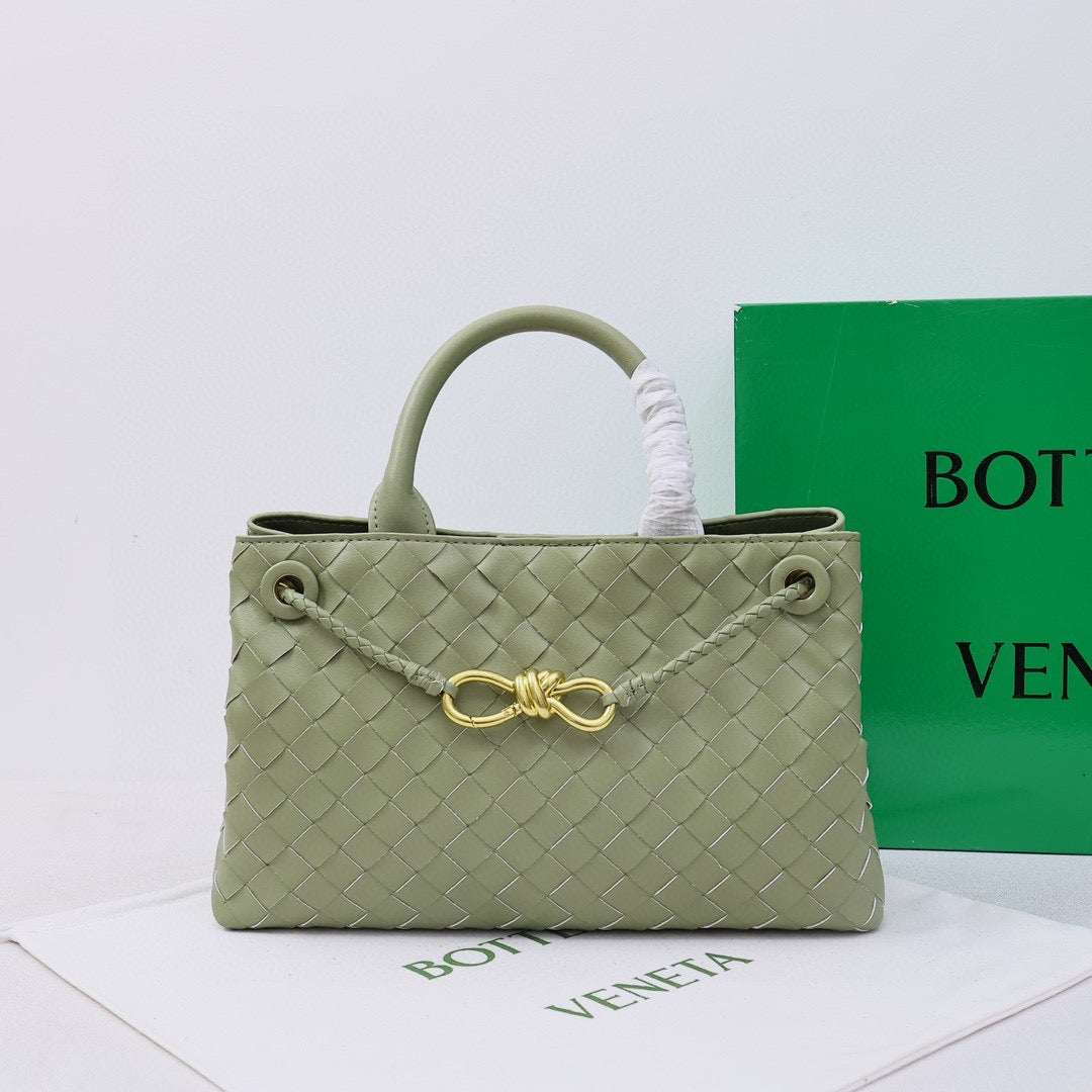 '- Bottega Veneta Small Andiamo leather bag 💚