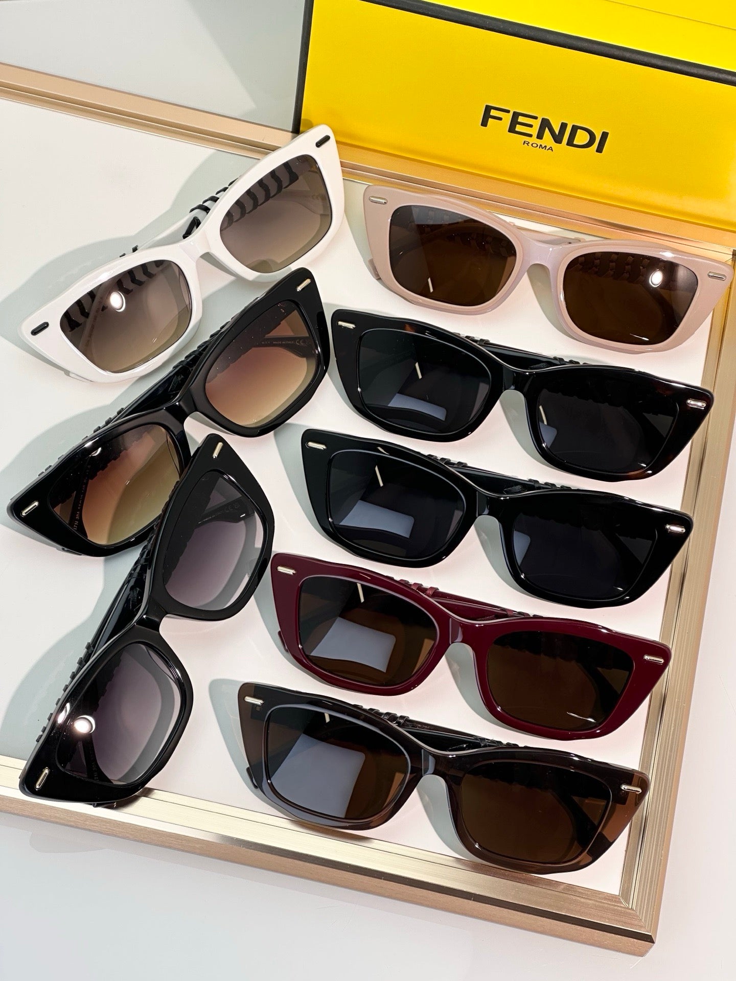 FENDI FF FENDI INTERLACE FE40171I Sunglasses✨