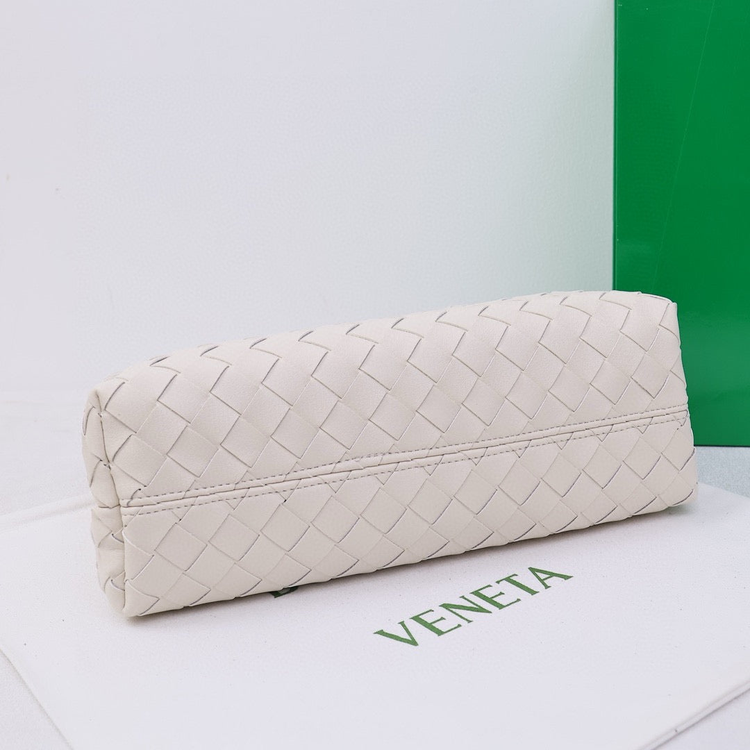 '- Bottega Veneta Small Andiamo leather bag 💚