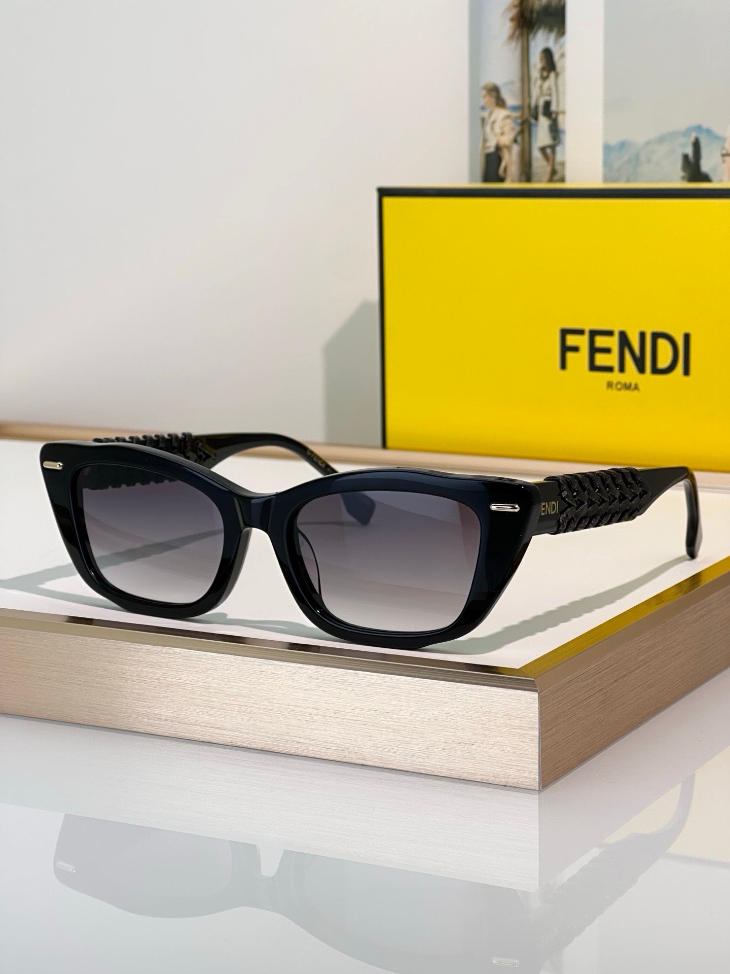 FENDI FF FENDI INTERLACE FE40171I Sunglasses✨