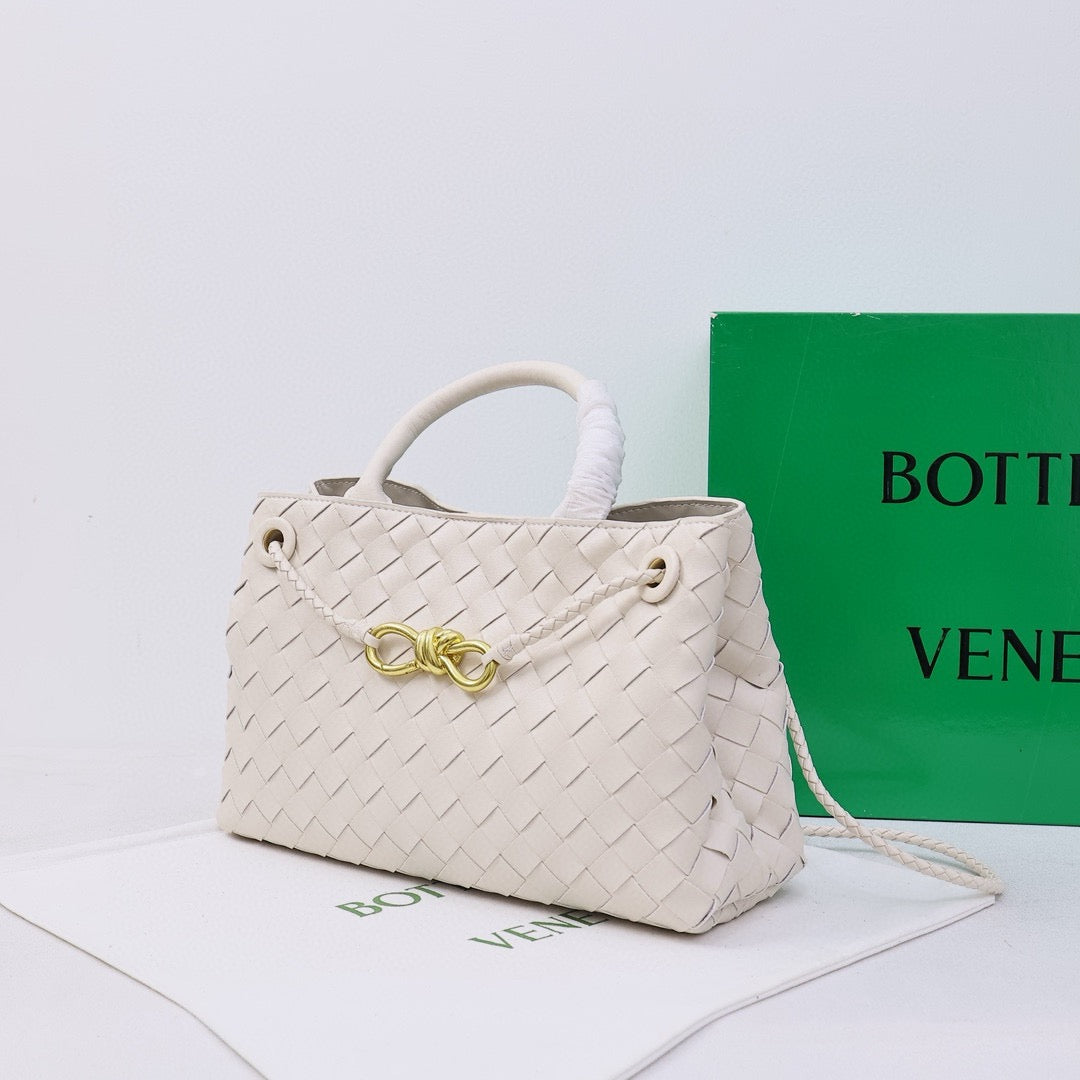 '- Bottega Veneta Small Andiamo leather bag 💚