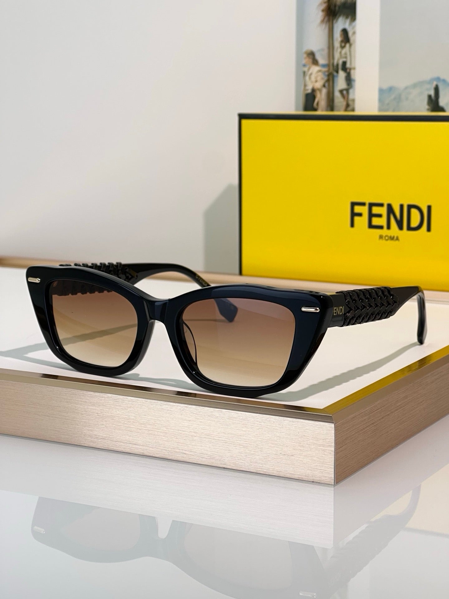 FENDI FF FENDI INTERLACE FE40171I Sunglasses✨