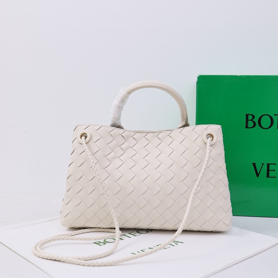 '- Bottega Veneta Small Andiamo leather bag 💚
