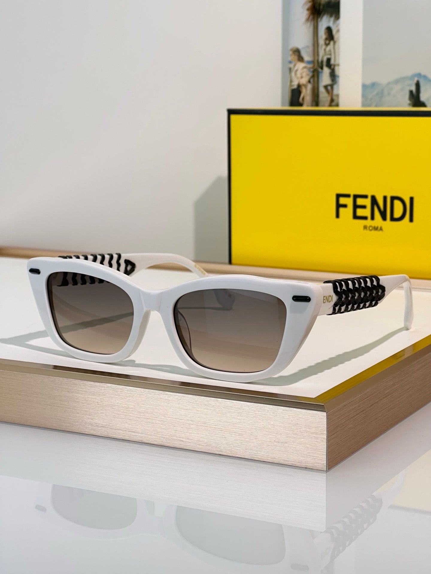 FENDI FF FENDI INTERLACE FE40171I Sunglasses✨