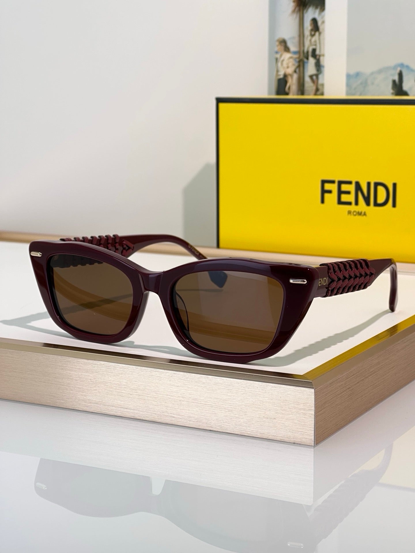 FENDI FF FENDI INTERLACE FE40171I Sunglasses✨