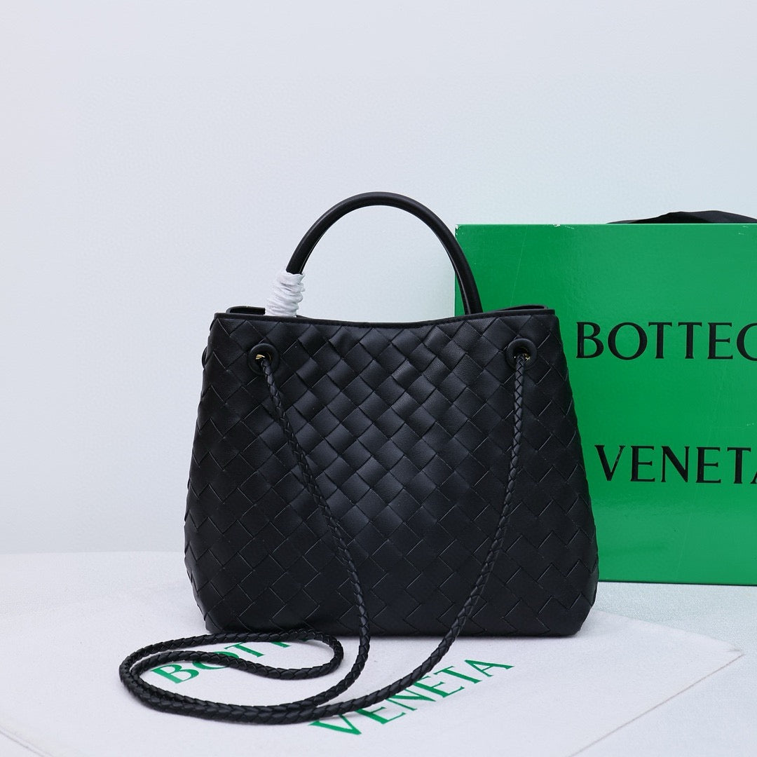 Bottega Veneta Medium Andiamo leather bag 💚