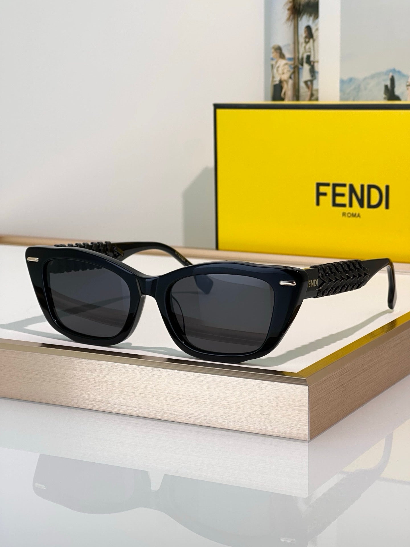 FENDI FF FENDI INTERLACE FE40171I Sunglasses✨