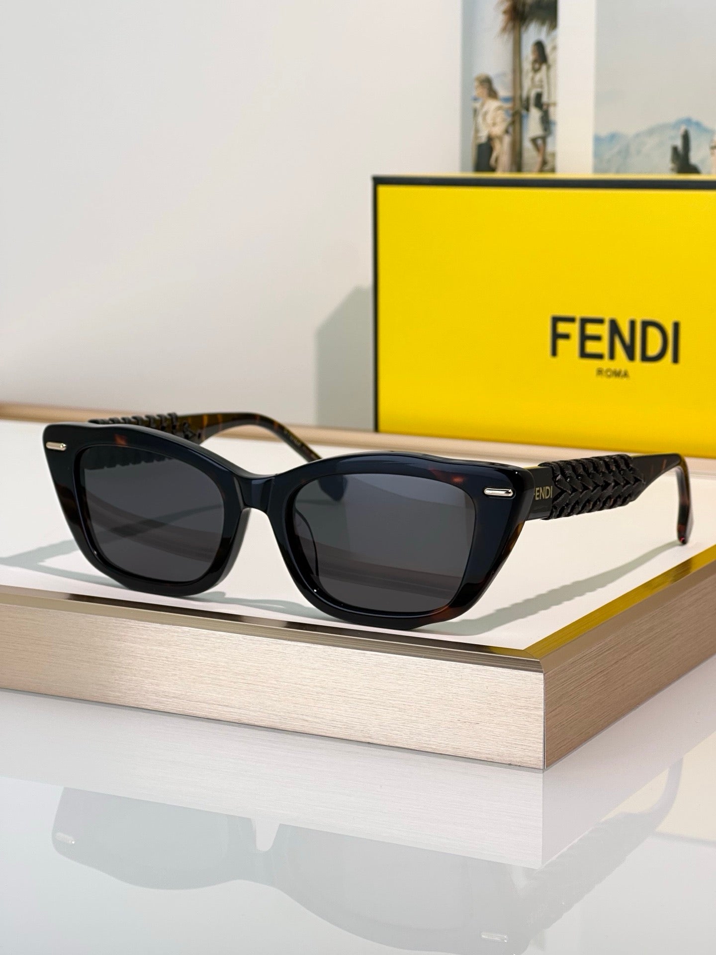 FENDI FF FENDI INTERLACE FE40171I Sunglasses✨