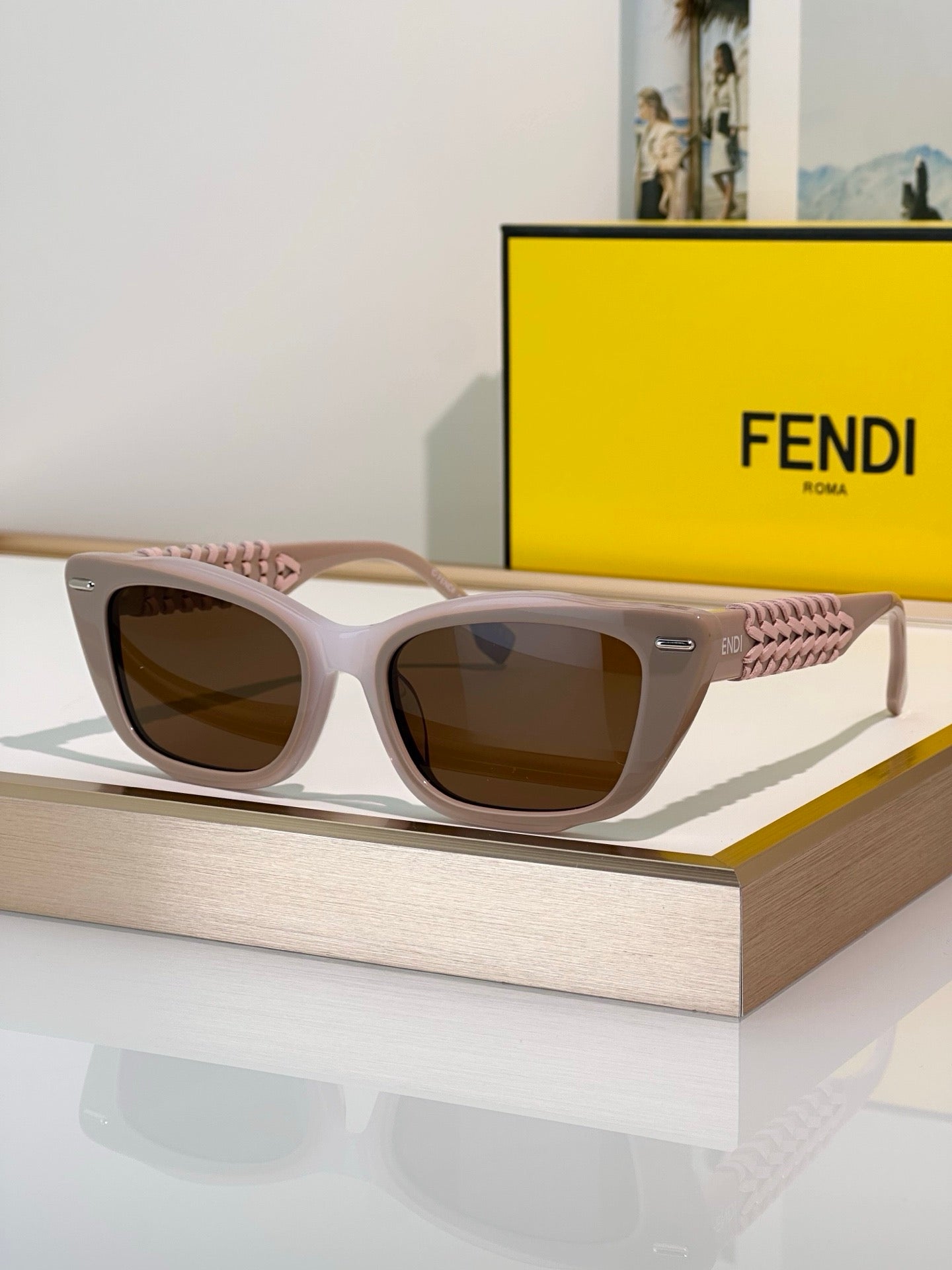 FENDI FF FENDI INTERLACE FE40171I Sunglasses✨