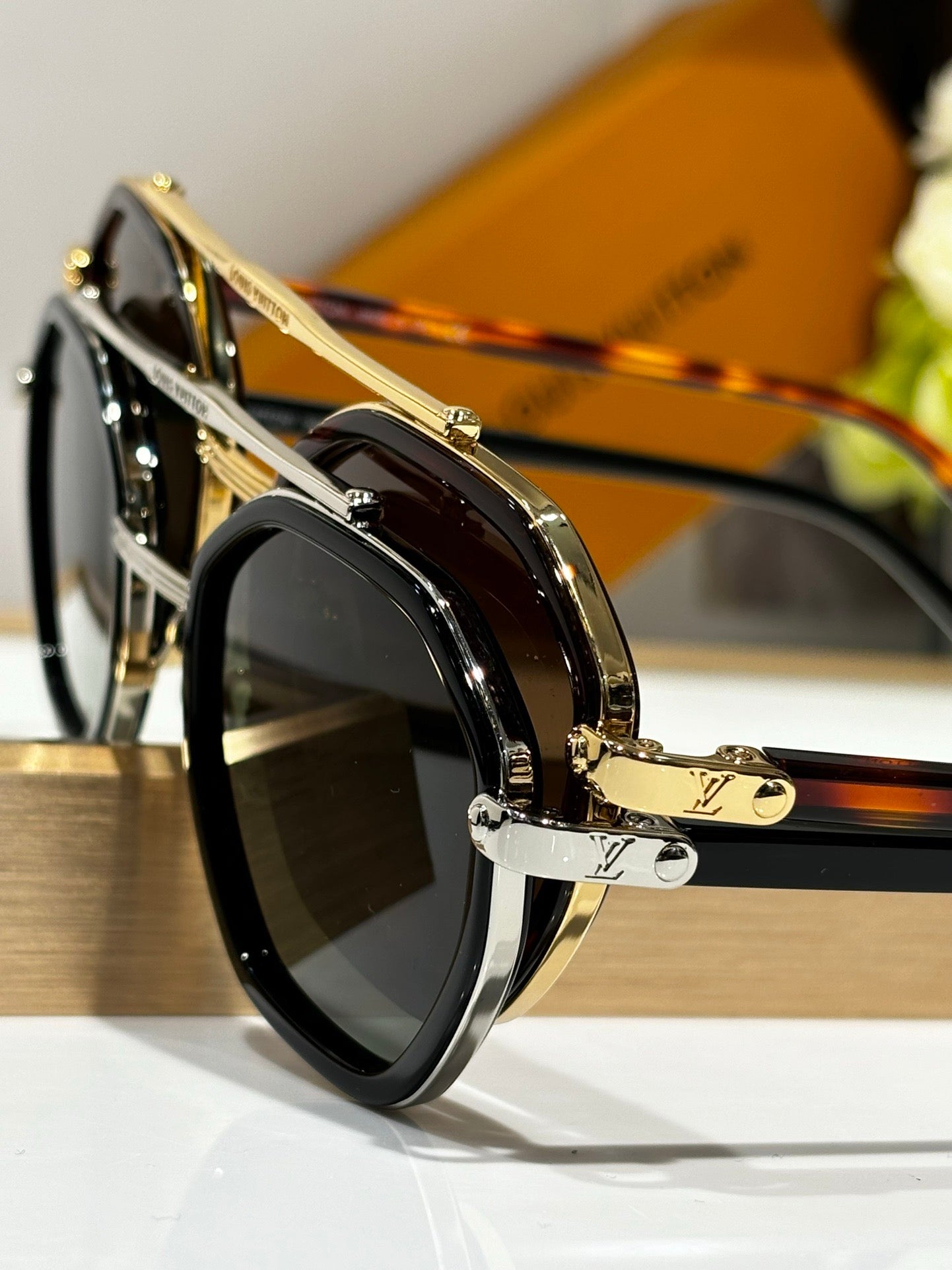 Louis Vuitton Z2532U LV Signature Duo Round Sunglasses ✨