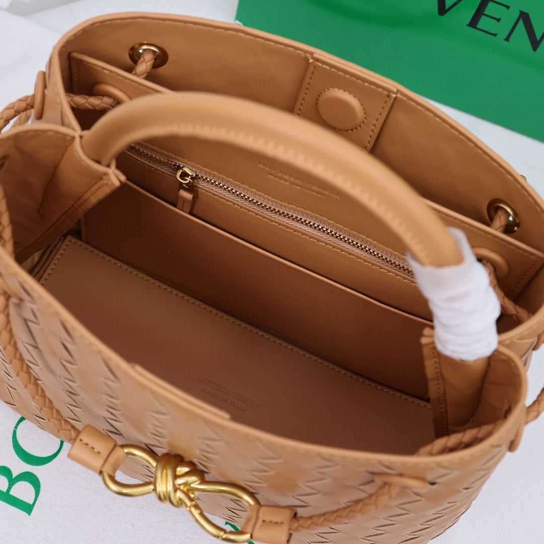 Bottega Veneta Medium Andiamo leather bag 💚