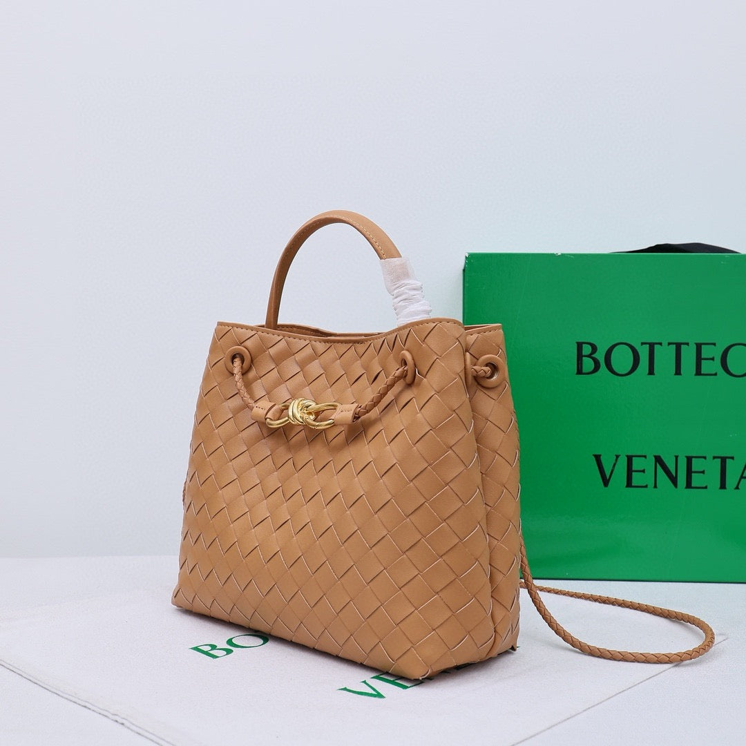 Bottega Veneta Medium Andiamo leather bag 💚
