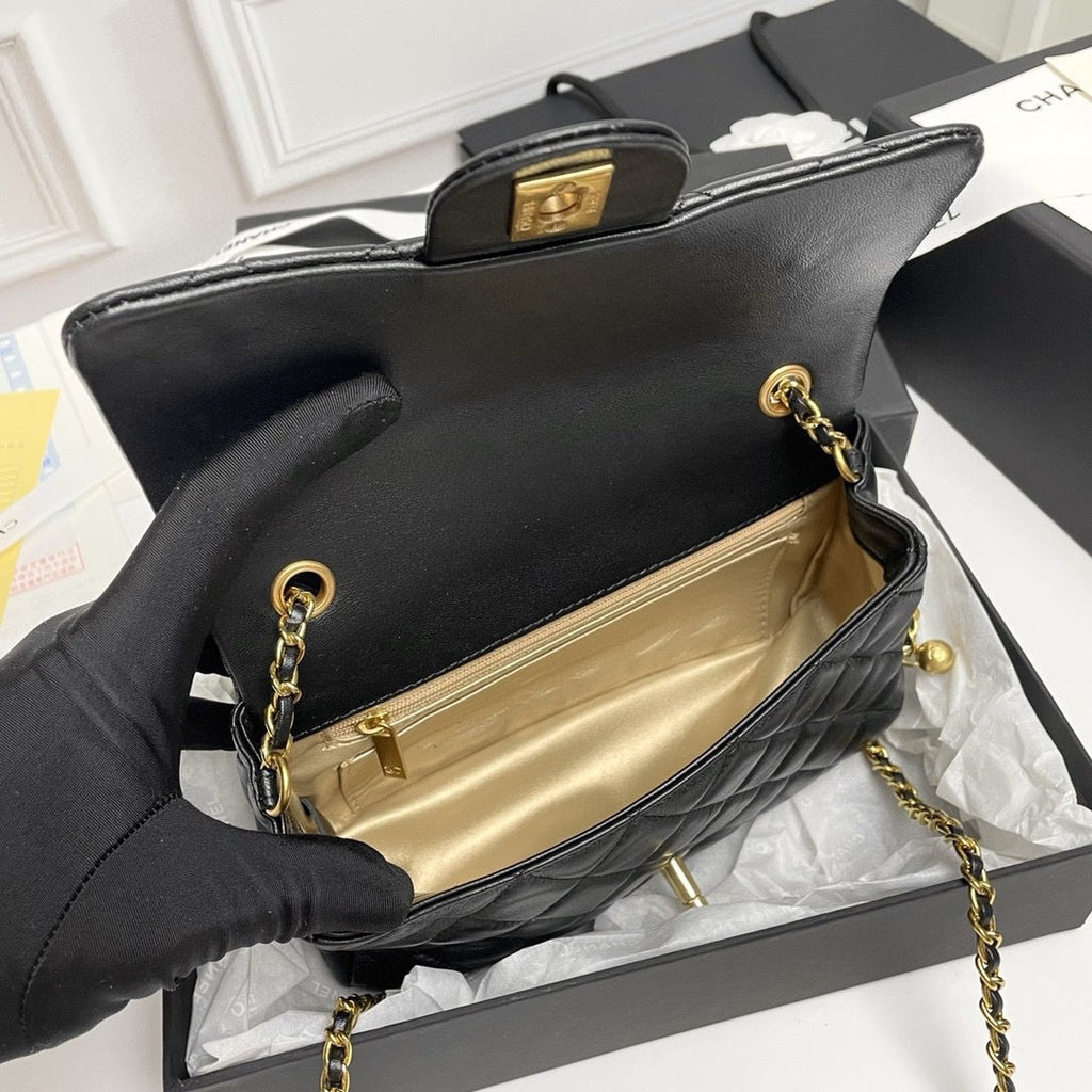 '-  CHANEL  Flap Bag Beige Gold Ball 20cm ✨