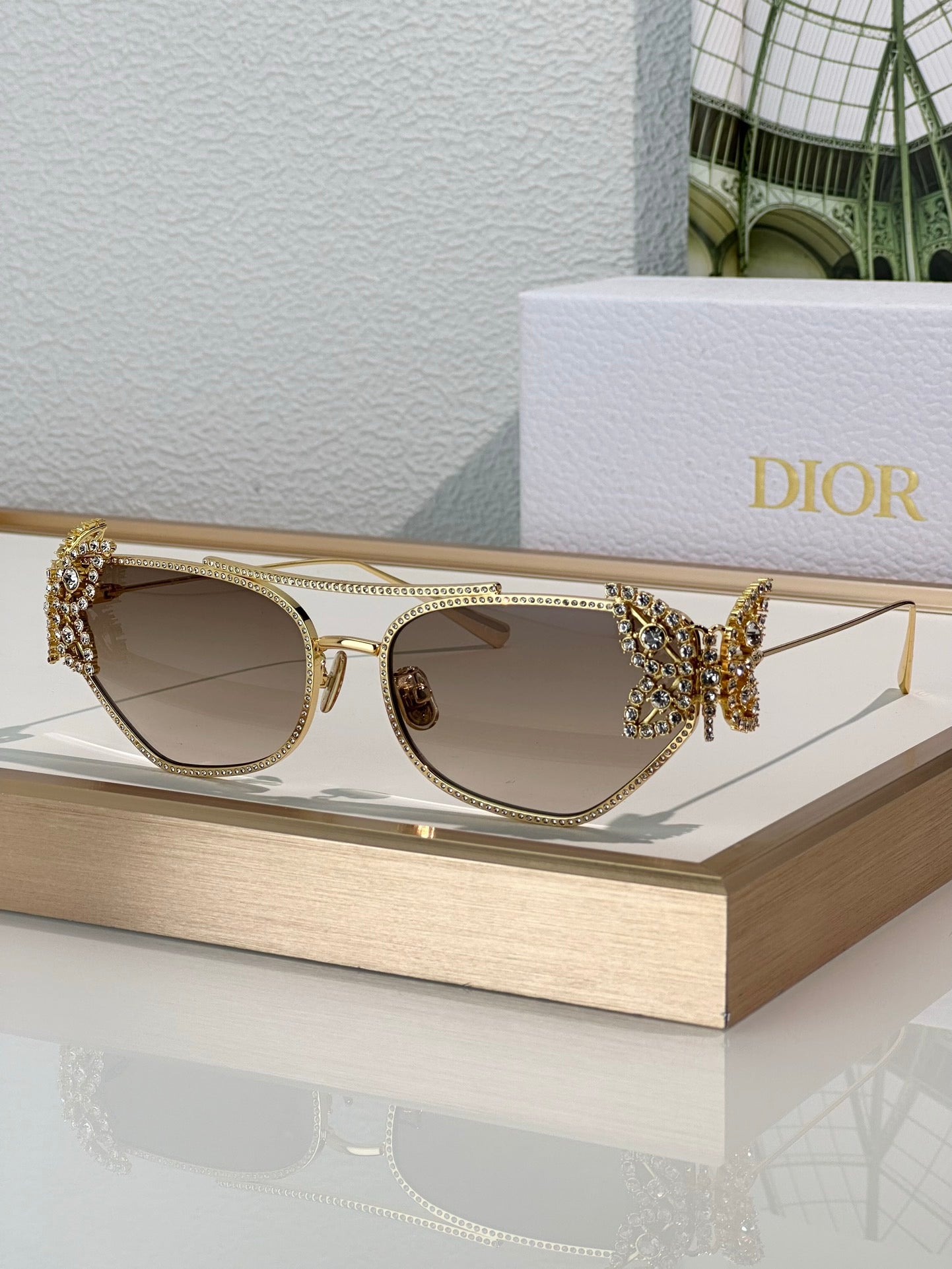 '- DIOR DiorFantastica B1U Butterfly Sunglasses with Swarovski® Crystals 💎