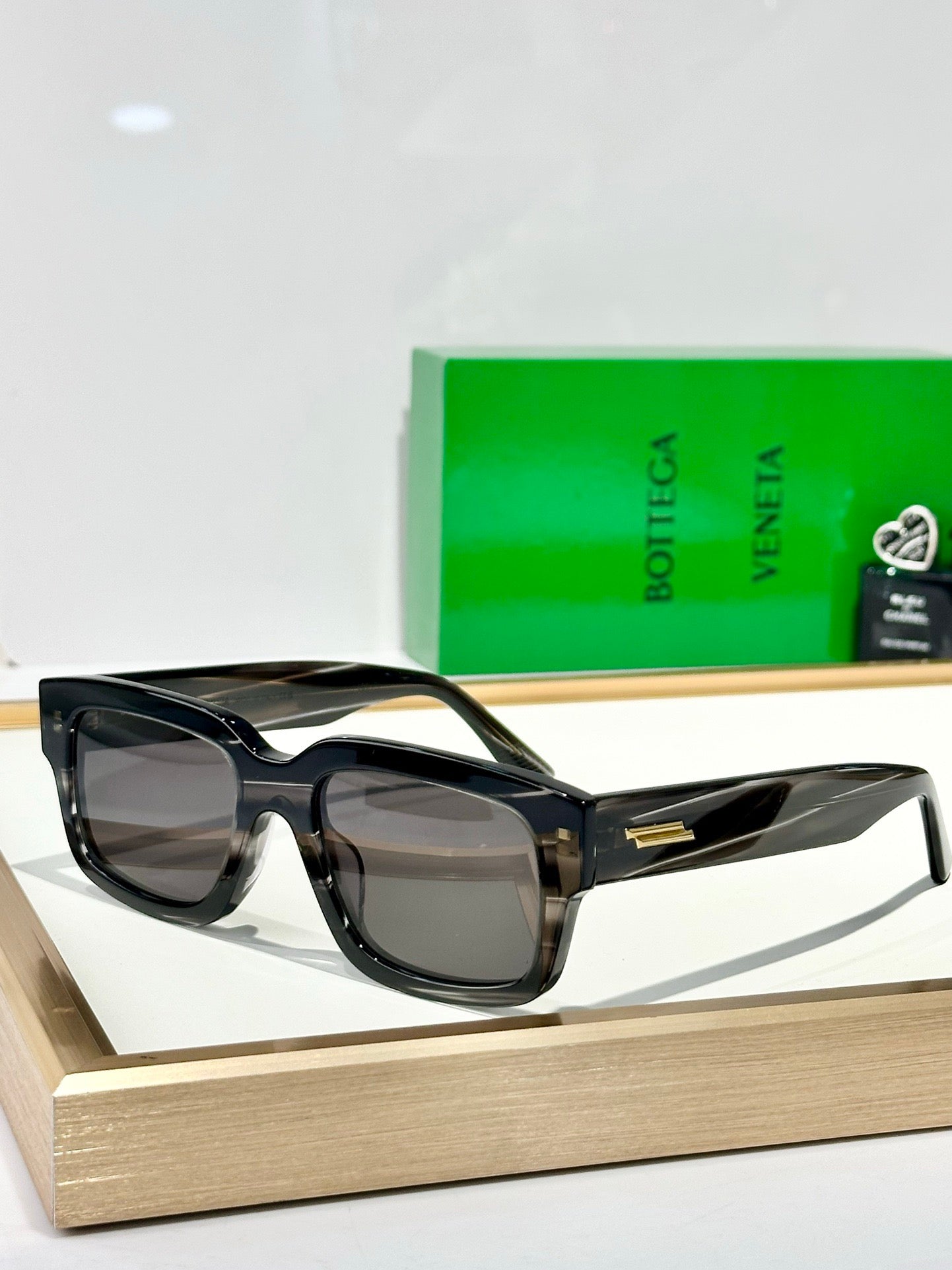 BOTTEGA VENETA BV1359  Sunglasses💚