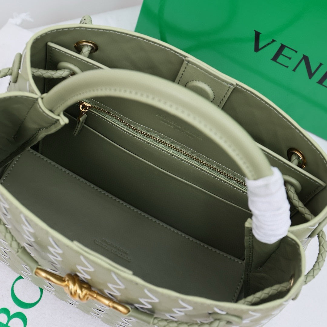 Bottega Veneta Medium Andiamo leather bag 💚