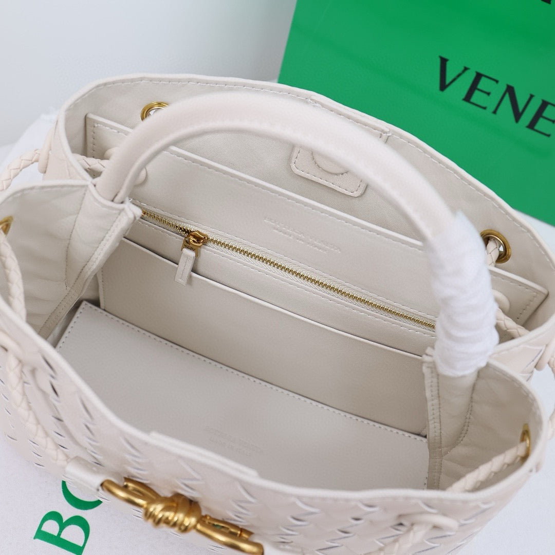 Bottega Veneta Medium Andiamo leather bag 💚