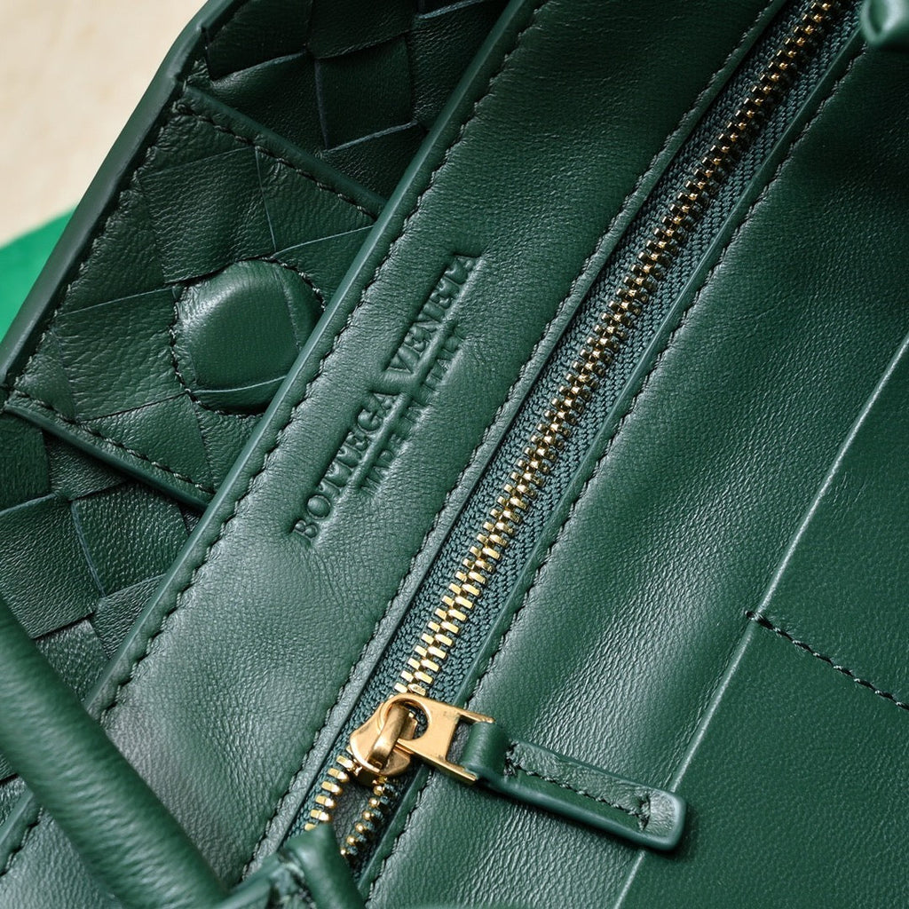 Bottega Veneta Medium Andiamo leather bag 💚