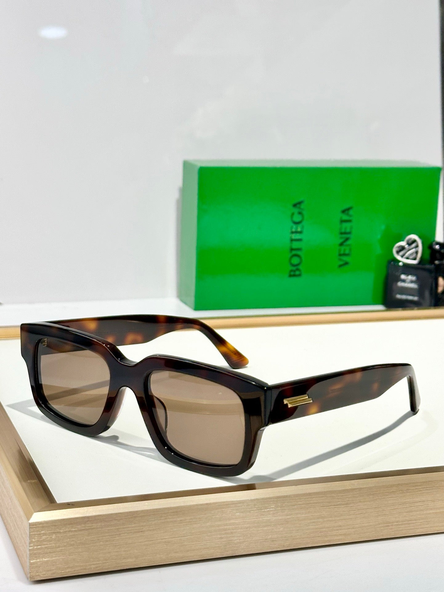 BOTTEGA VENETA BV1359  Sunglasses💚