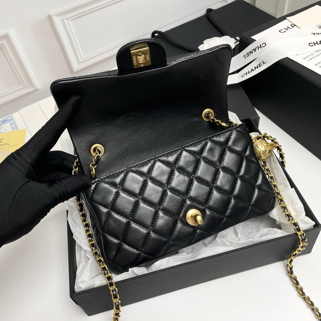 '-  CHANEL  Flap Bag Beige Gold Ball 20cm ✨