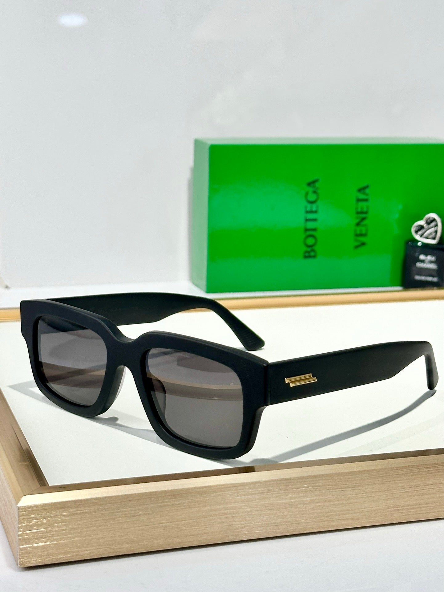 BOTTEGA VENETA BV1359  Sunglasses💚