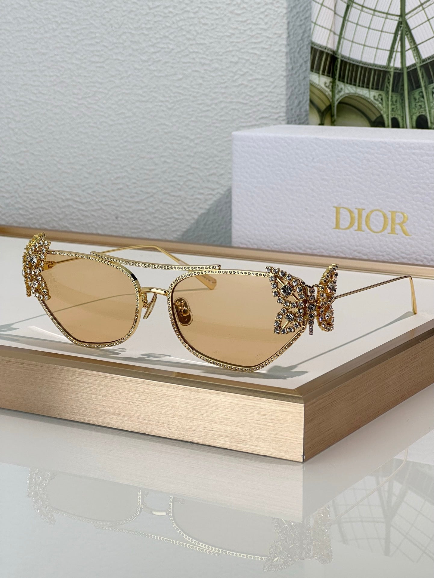 '- DIOR DiorFantastica B1U Butterfly Sunglasses with Swarovski® Crystals 💎