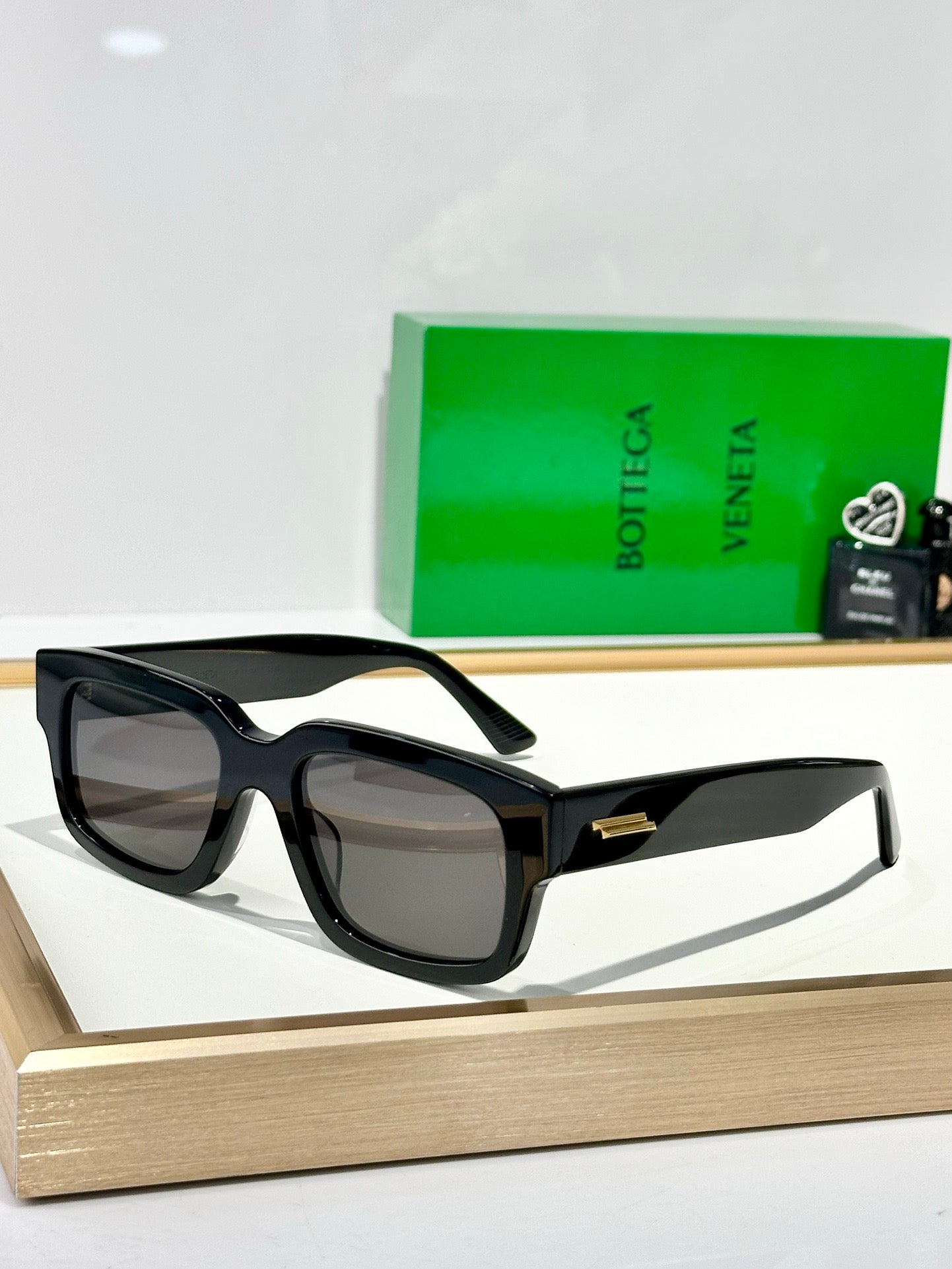 BOTTEGA VENETA BV1359  Sunglasses💚