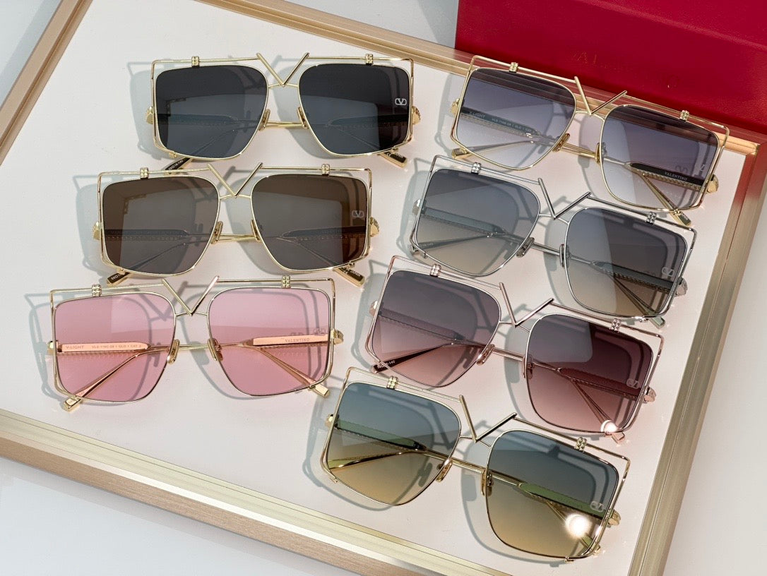 '-   Valentino V-LIGHT VLS116 - AS SEEN ON JENNIFER LOPEZ Sunglasses✨