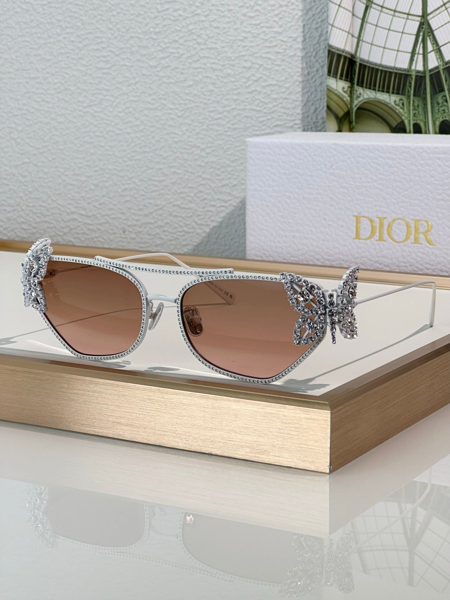 '- DIOR DiorFantastica B1U Butterfly Sunglasses with Swarovski® Crystals 💎