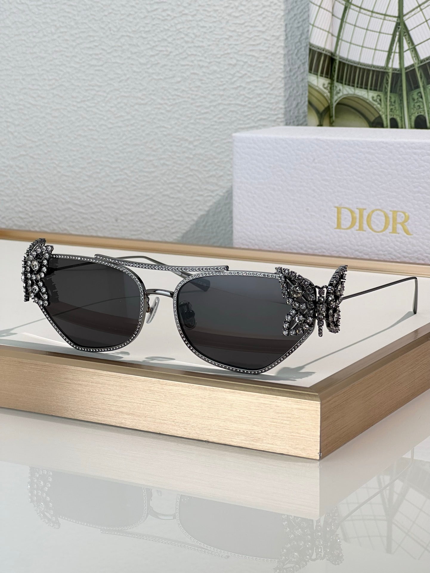 '- DIOR DiorFantastica B1U Butterfly Sunglasses with Swarovski® Crystals 💎