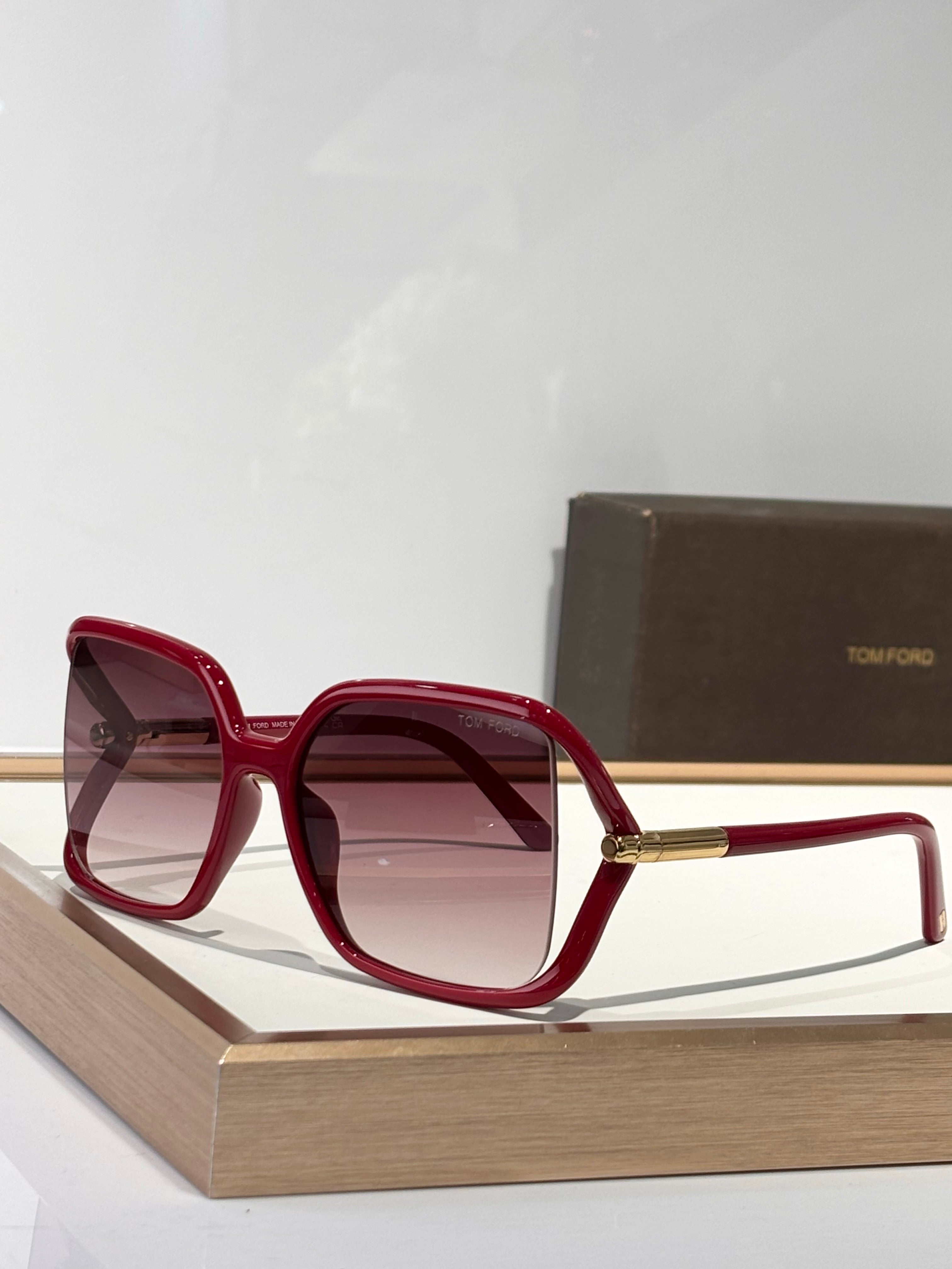 TOM FORD SOLANGE TF1089 Sunglasses 🔱