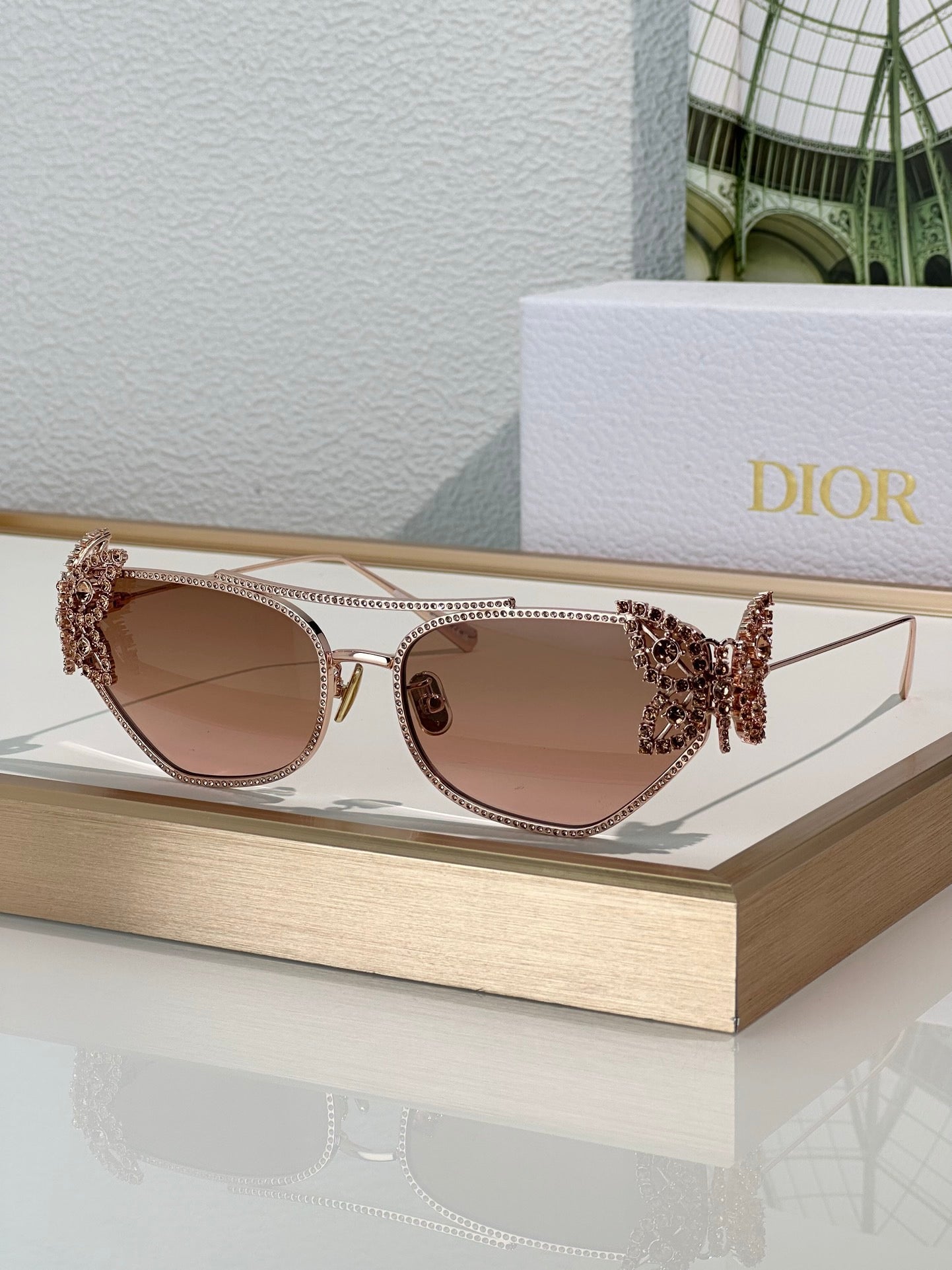 '- DIOR DiorFantastica B1U Butterfly Sunglasses with Swarovski® Crystals 💎