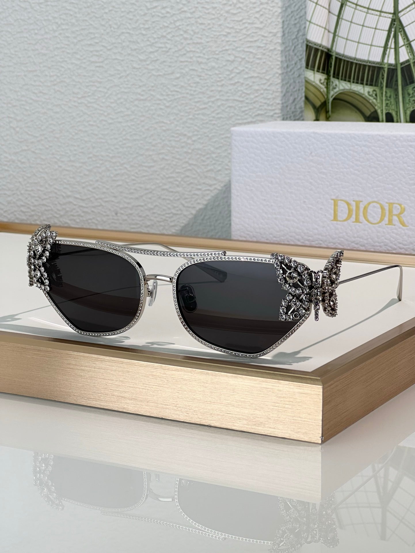 '- DIOR DiorFantastica B1U Butterfly Sunglasses with Swarovski® Crystals 💎
