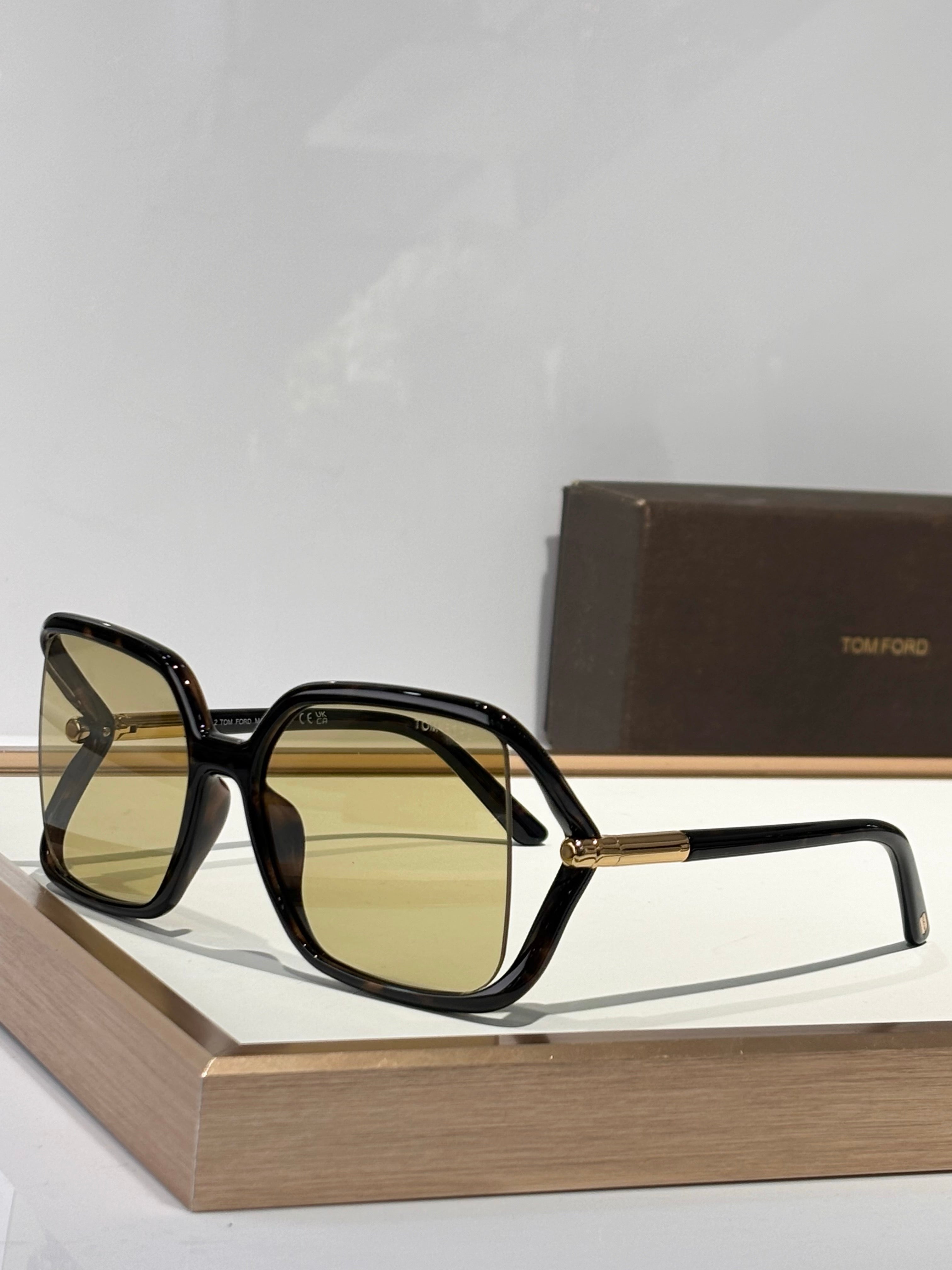 TOM FORD SOLANGE TF1089 Sunglasses 🔱