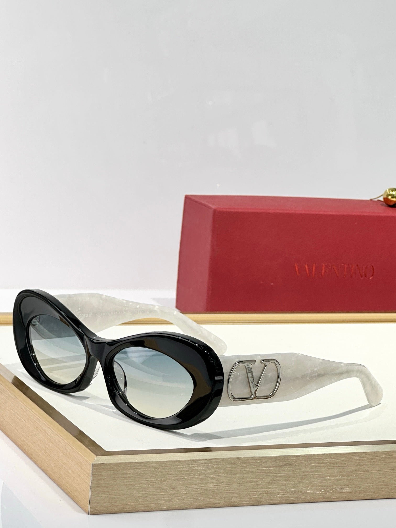 Valentino VLS178 Round Sunglasses✨