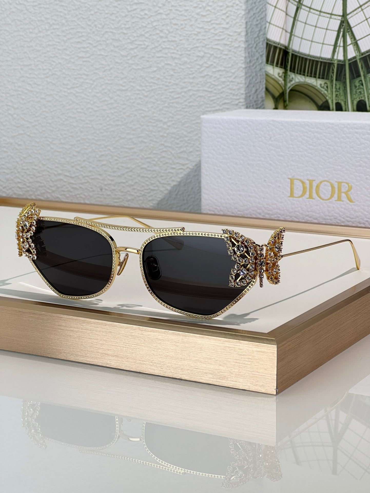 '- DIOR DiorFantastica B1U Butterfly Sunglasses with Swarovski® Crystals 💎