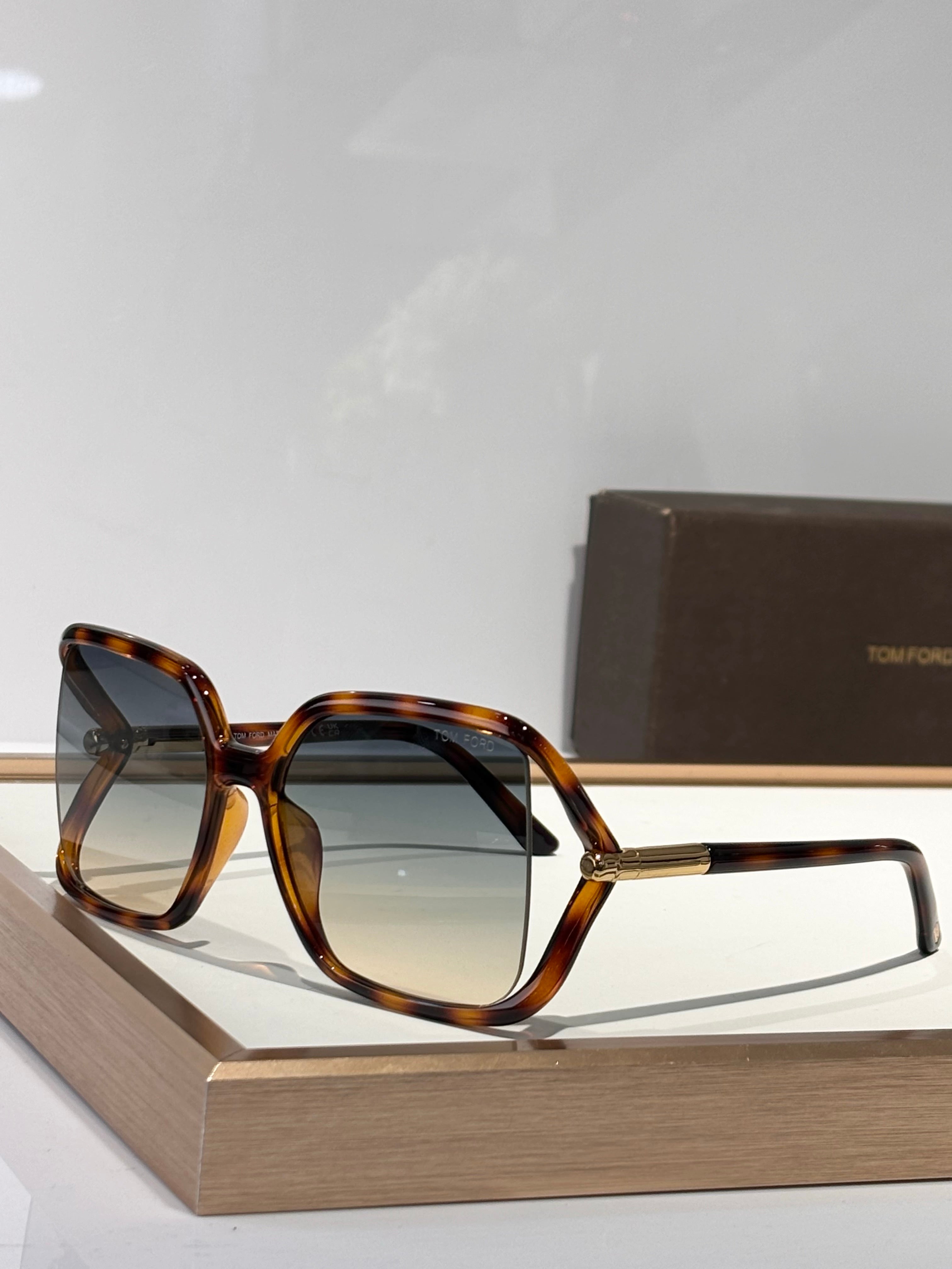 TOM FORD SOLANGE TF1089 Sunglasses 🔱