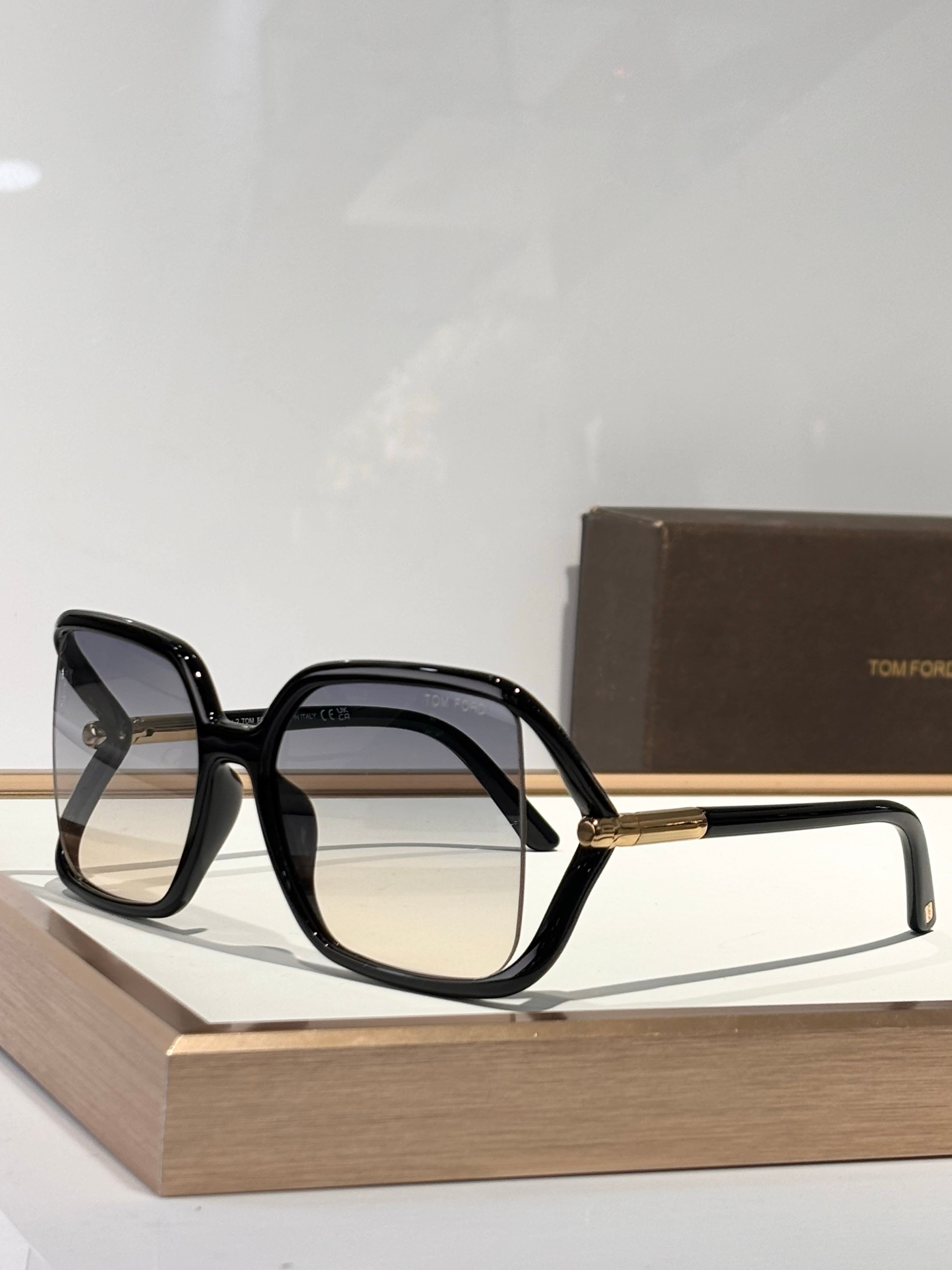 TOM FORD SOLANGE TF1089 Sunglasses 🔱