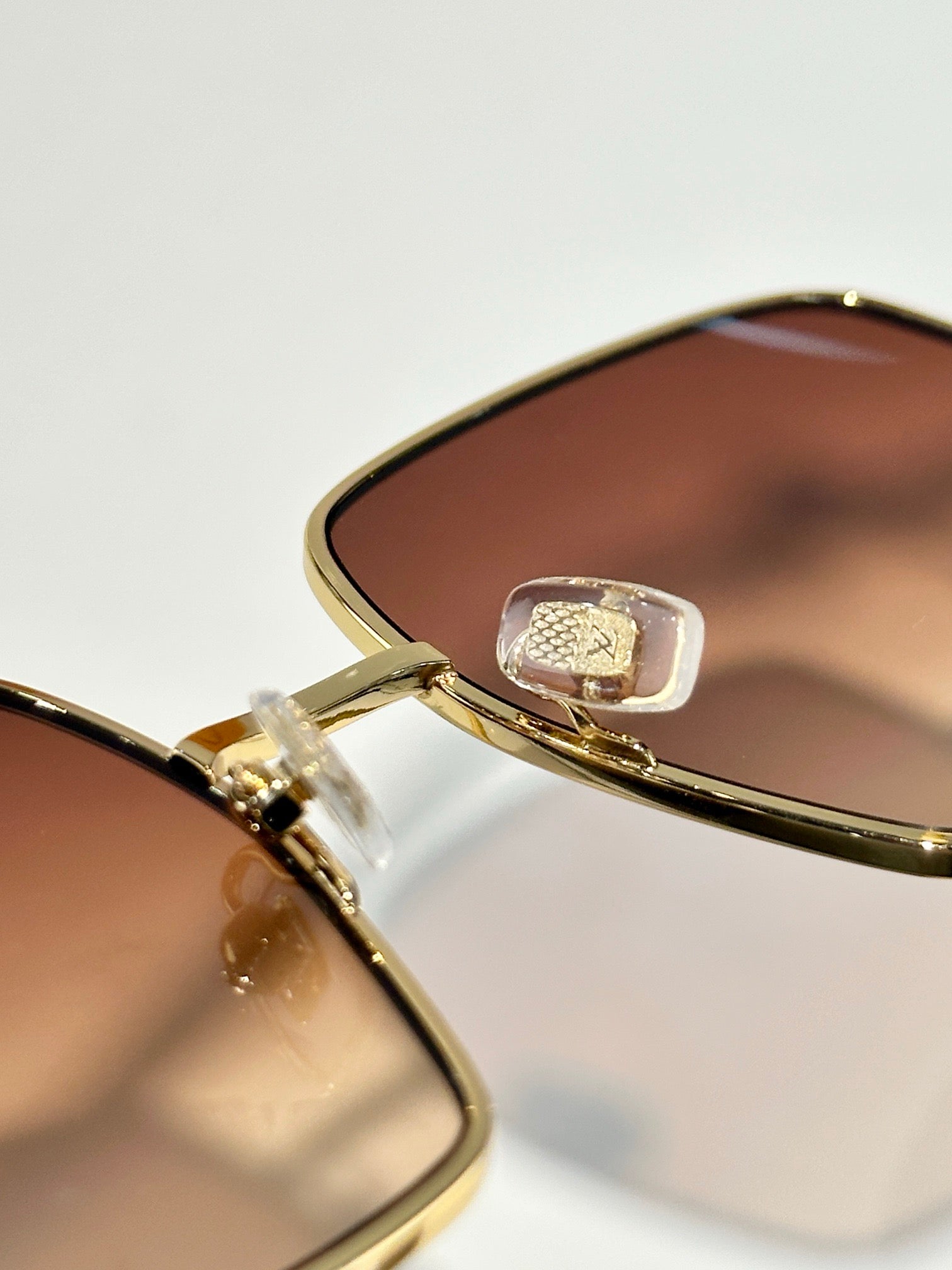 Louis Vuitton Z2955U LV Aura Square Sunglasses ✨