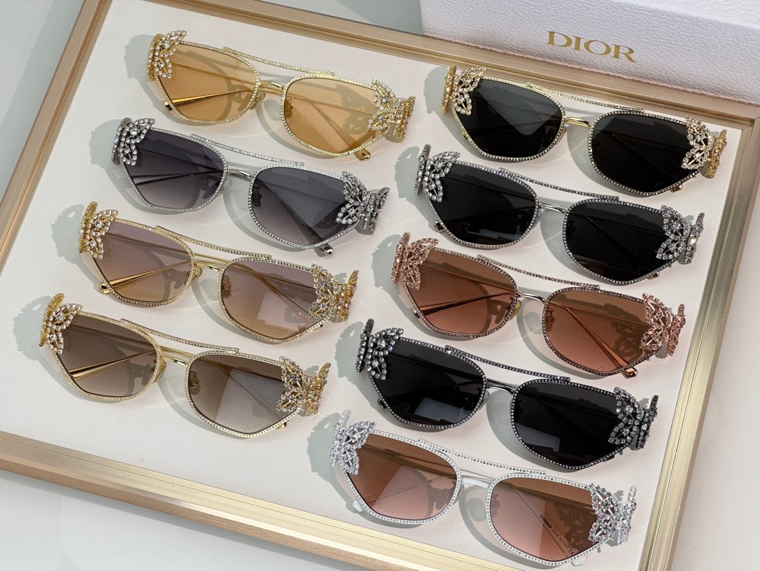 '- DIOR DiorFantastica B1U Butterfly Sunglasses with Swarovski® Crystals 💎