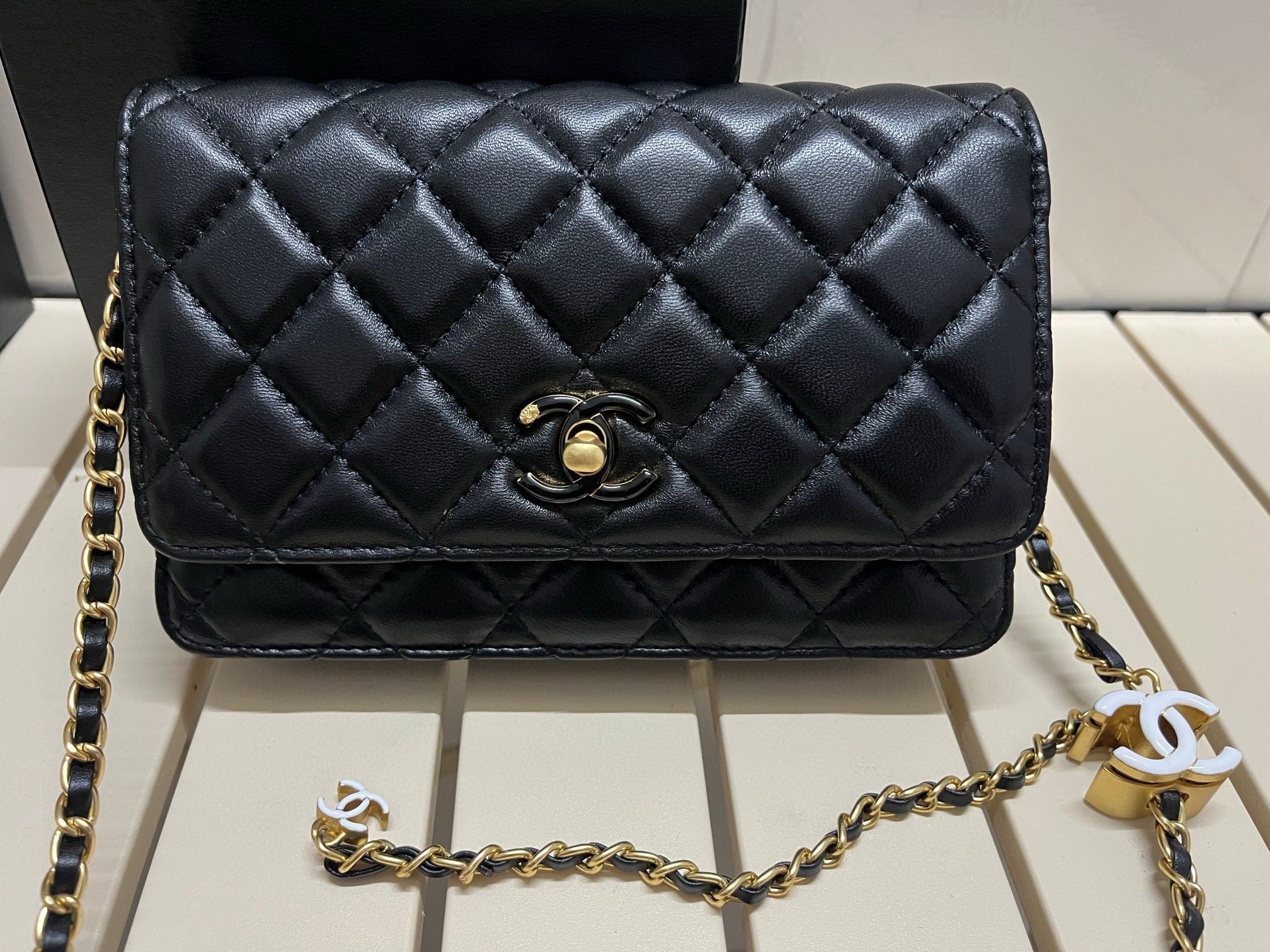 CHANEL Lambskin Flap Chain CC  Bag  3 colors ✨