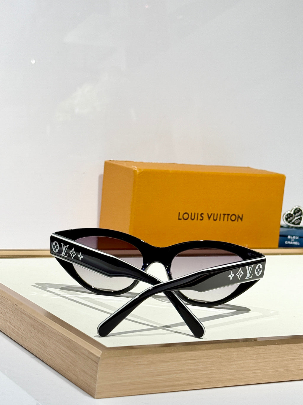 Louis Vuitton Z2686U New LV Line Cat Eye Sunglasses ✨