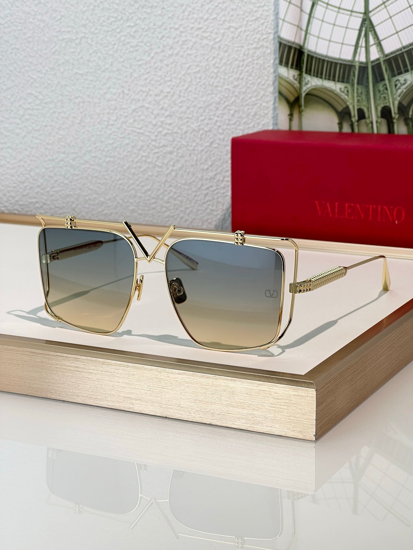 '-   Valentino V-LIGHT VLS116 - AS SEEN ON JENNIFER LOPEZ Sunglasses✨